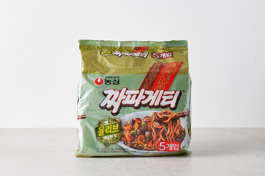 Nongshim Chapagetti Olive 5-Pack detail 1